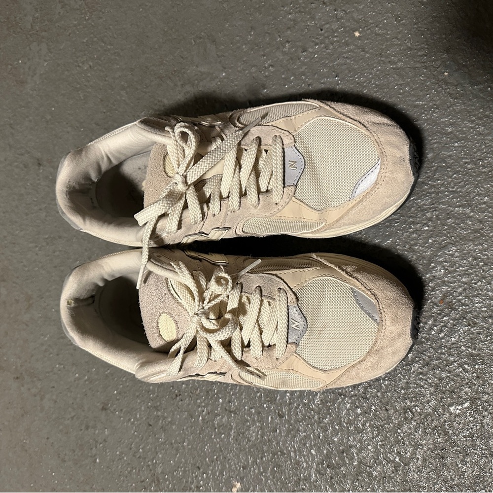 New Balance Beige 2002R Sneakers - Picture 4 of 6
